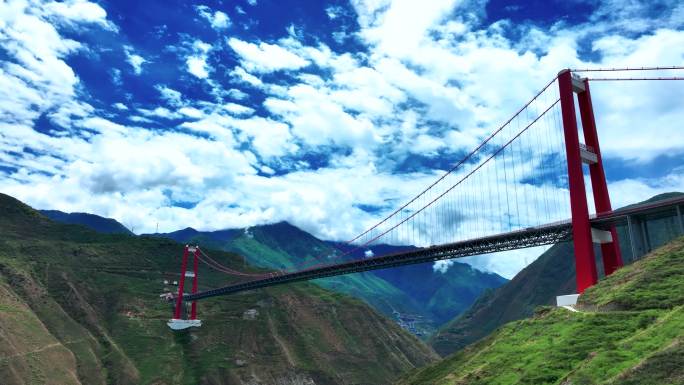 4K航拍四川甘孜泸定县泸定桥建筑自然风光