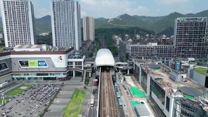 重庆大学城尖顶坡地铁站航拍4K