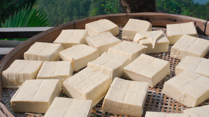 客家农村传统手工卤水豆腐制作过程
