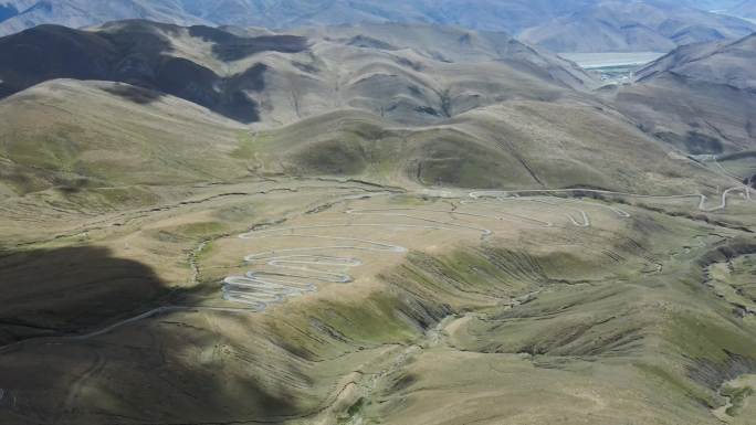 航拍西藏日喀则市加乌拉山108拐盘山公路