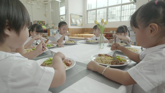 唯美贵族学校幼儿学生吃饭用餐安全营养西餐