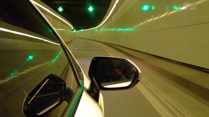 夜晚汽车在隧道里行驶视频素材
