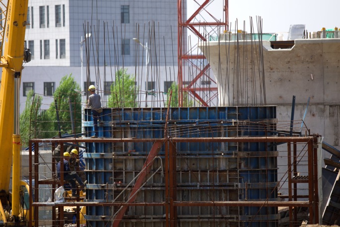 城市高铁建设 工人施工延时 工地施工