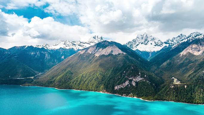 西藏高原高海拔雪山湖泊美景航拍