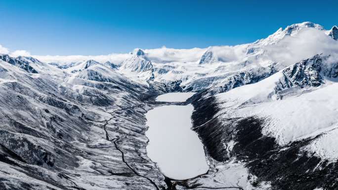 中国西藏那曲市萨普神山高原雪山航拍全景