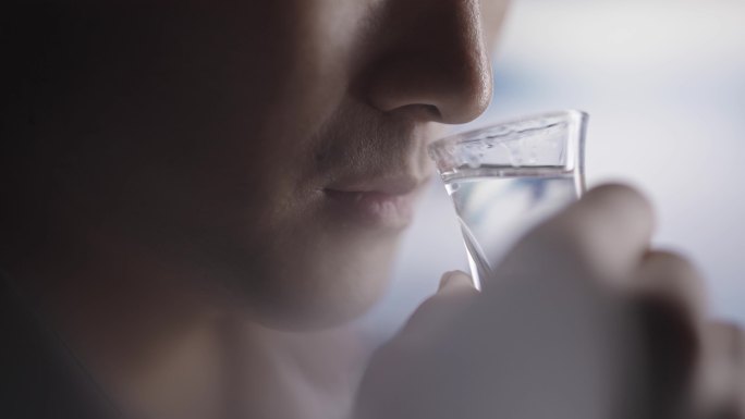 酒 白酒 酿酒艺人品酒看酒 闻酒 酒文化