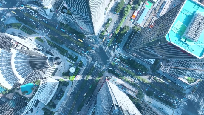 俯拍城市道路交通俯视街道俯瞰高楼大厦车流
