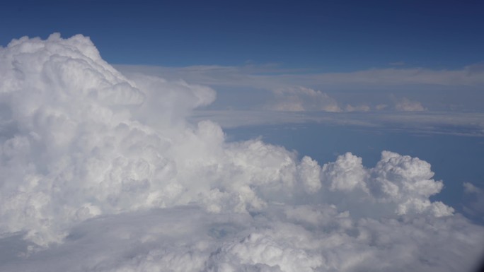 飞机航拍云朵