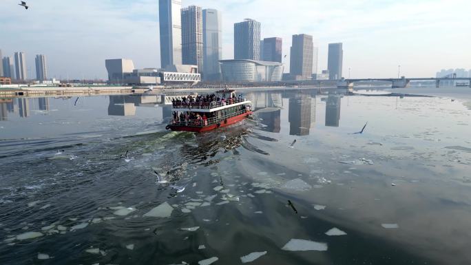 天津滨海新区于家堡航拍，游船海鸥与浮冰