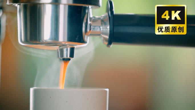 咖啡制作咖啡液慢动作下落咖啡豆煮咖啡