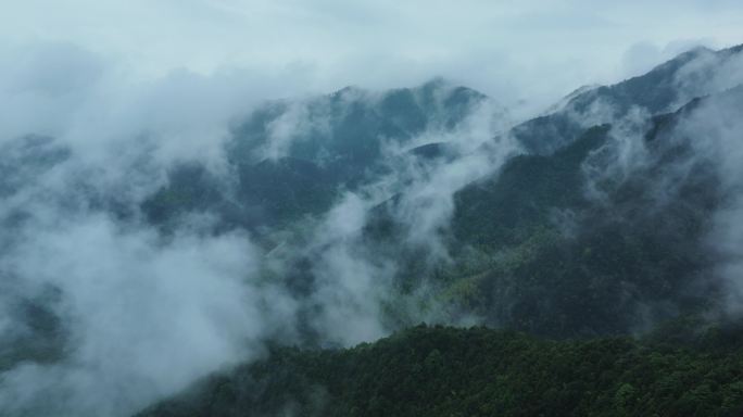 雨雾缭绕的乡村 山峦 5K