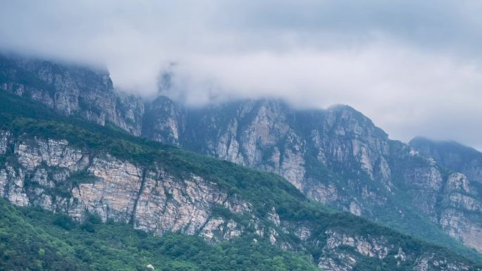 云雾中的庐山五老峰特写航拍延时