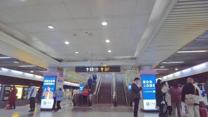 上海城市地铁人流视频素材99