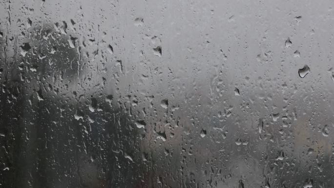 【4k】下雨天玻璃窗上的雨滴