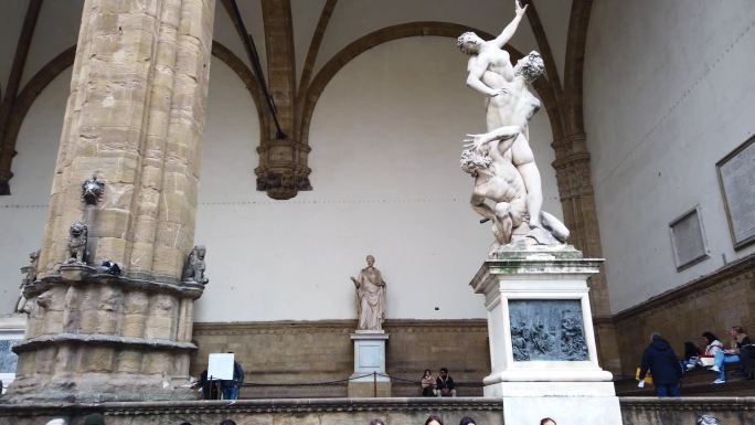 意大利市政厅广场的雕像