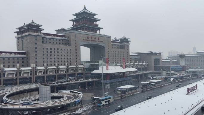 北京西站下雪场景