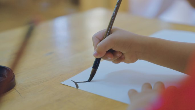 儿童写书法 幼儿园小学书法课 文化传承