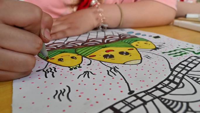 端午节 小学师生画端午粽子