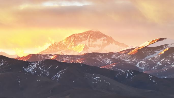 西藏珠穆朗玛峰日照金山航拍风景