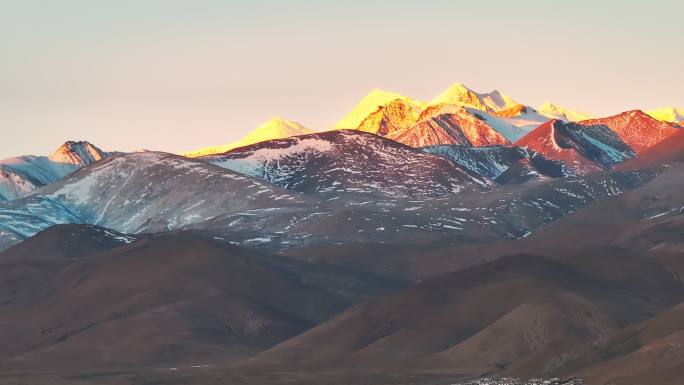 西藏雪山日照金山航拍风景