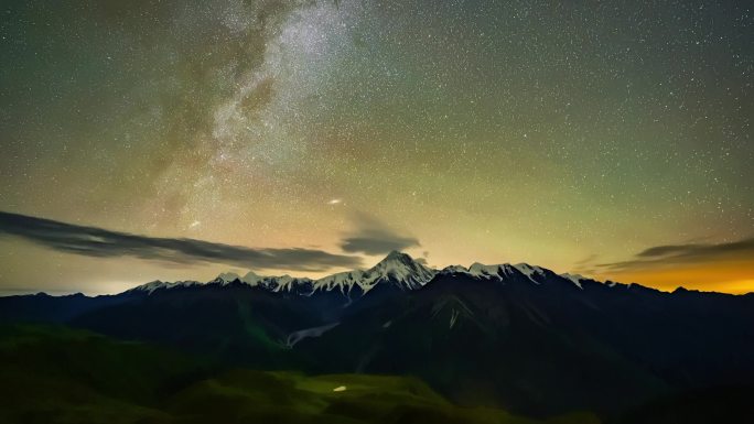 贡嘎日照金山转星空转日出延时