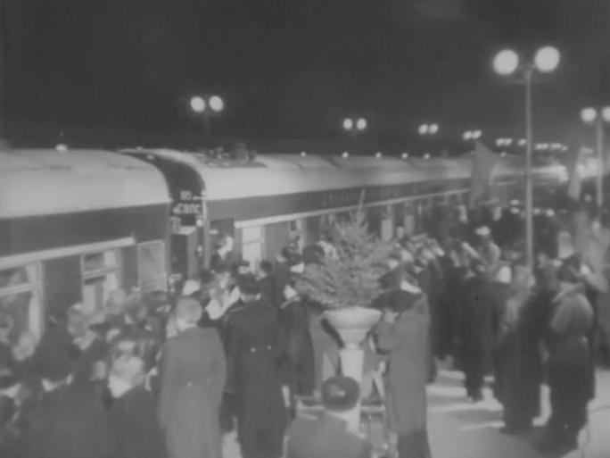 1954年 北京－莫斯科快速列车正式开行