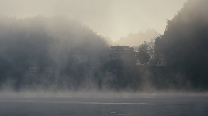 南方乡村清晨河面大雾12