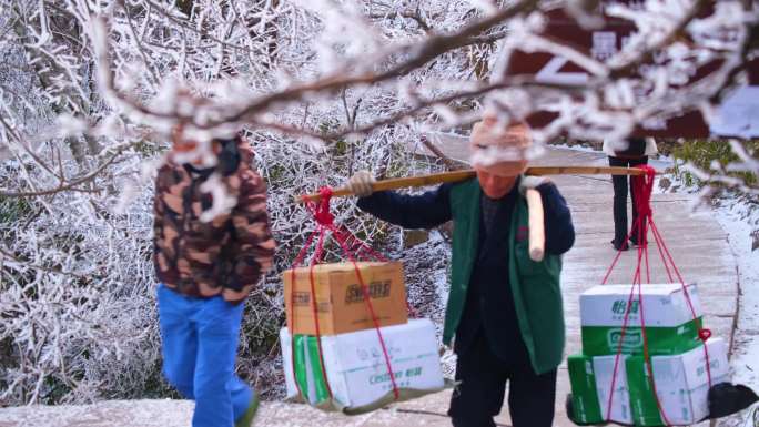 安徽黄山雪景游客游览行人人流视频素材