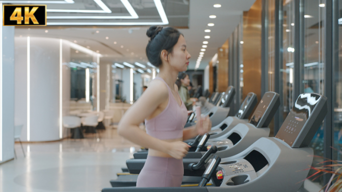 美女健身房运动 健身白领美女健身房 跑步