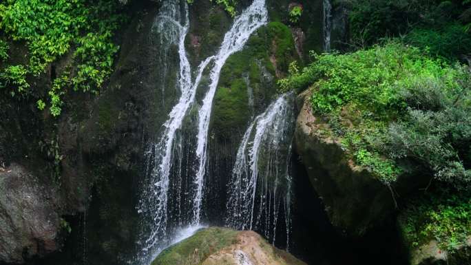 大自然山泉瀑布高山流水水滴水花溪流水资源