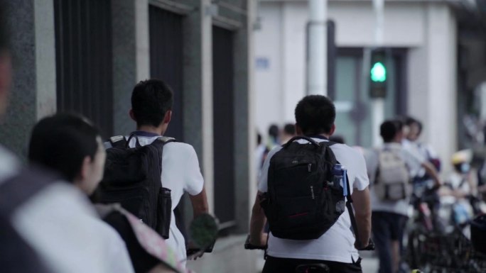 高中生放学背影 高考 傍晚学校