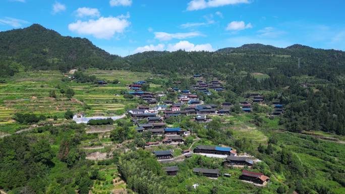 航拍晴空万里的湖南湘西土家乡村风景