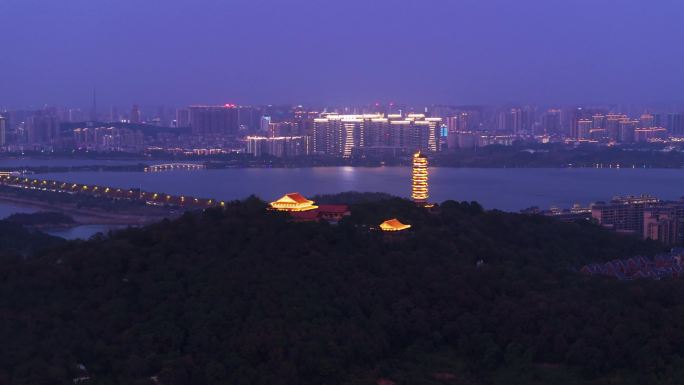 4k湖南岳阳圣安寺千亩湖夜景航拍