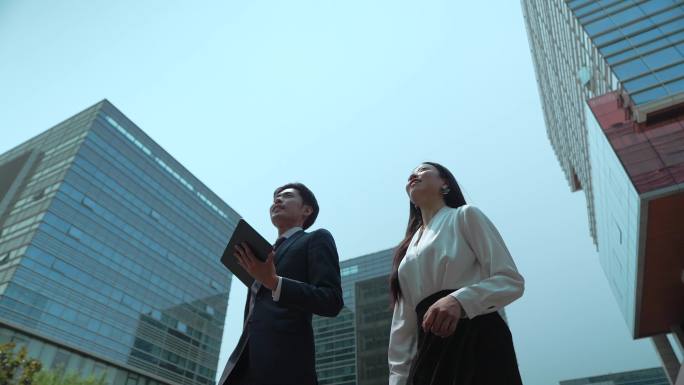 商务户外 户外商务 商务人士 商务交谈