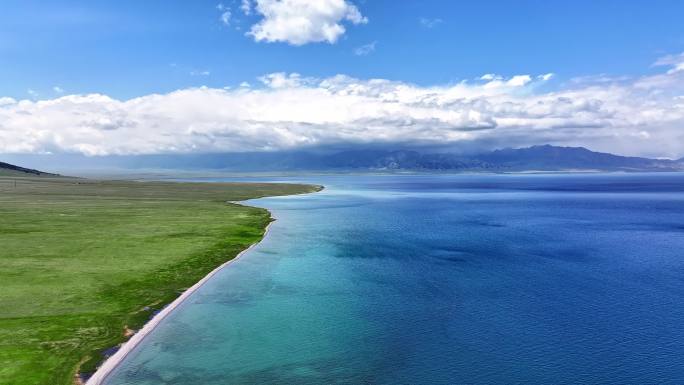 多云下的新疆赛里木湖航拍