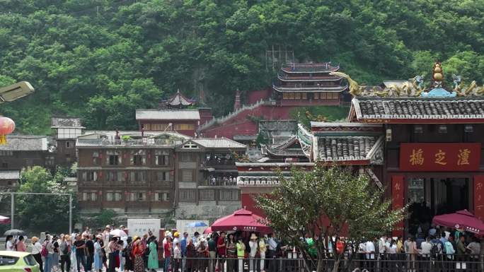 泸定桥排队场景 航拍