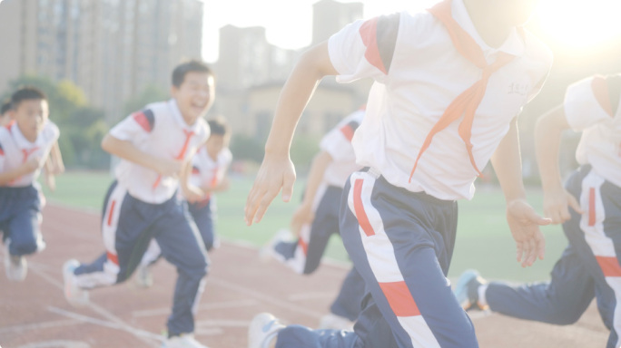【4K】小学生校园开心跑步