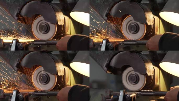 工厂工人打磨制造管件磨具火花四溅2
