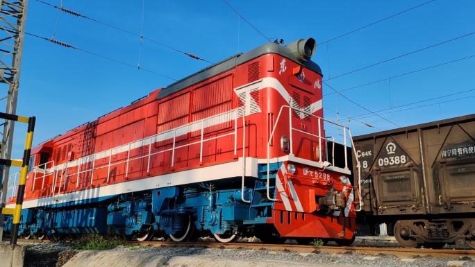 东风火车　廉江火车站