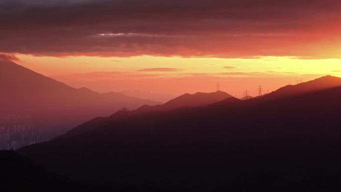 4K山顶的晚霞和丁达尔光