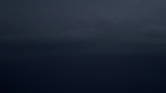 狂风暴雨天气电闪雷鸣乌云翻滚暴风雨来临