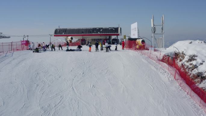 内蒙古呼和浩特马鬃山滑雪场缆车雪景航拍