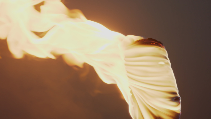 远古时代原始人传播火的文明 火把