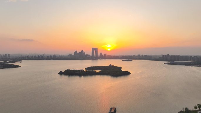 4K延时航拍苏州 金鸡湖 东方之门 日落