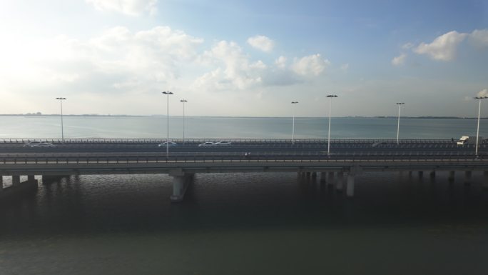 京沪高铁复兴号窗外飞驰而过的阳澄湖
