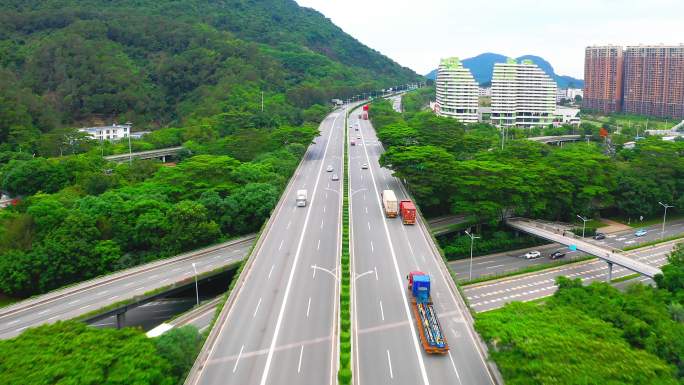 深圳梅关立交南坪快速交通车流