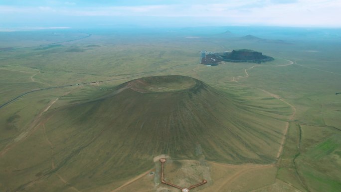 航拍初夏的乌兰哈达火山