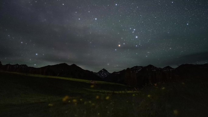 新疆库尔德宁牧场星空银河延时