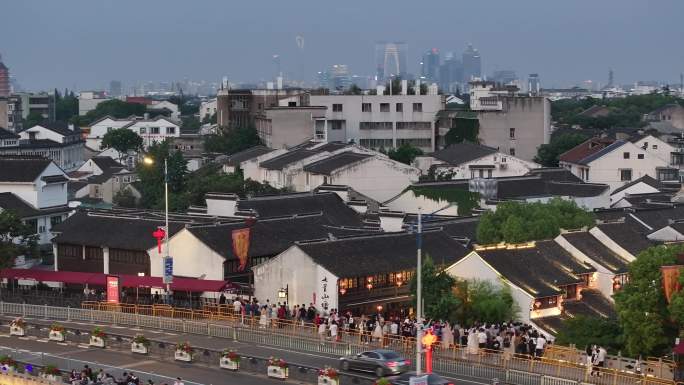 山塘街苏州地标同框蓝调夜景