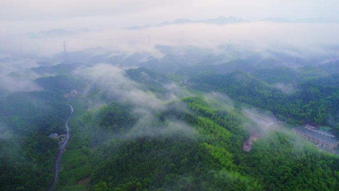 航拍雨季群山农村晨雾4k